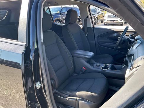 Used 2022 GMC Terrain SLE image 17