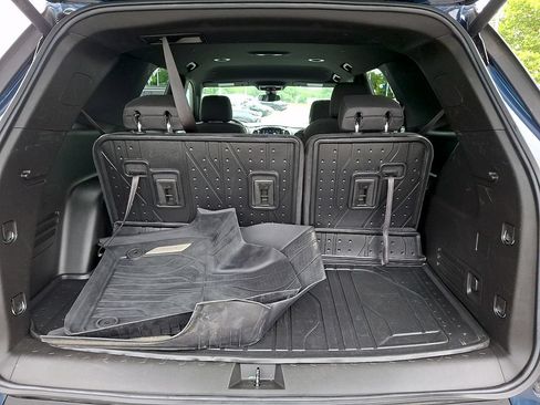 Used 2023 Chevrolet Traverse LT w/ LPO, Floor Liner Package AWD/4WD image 30
