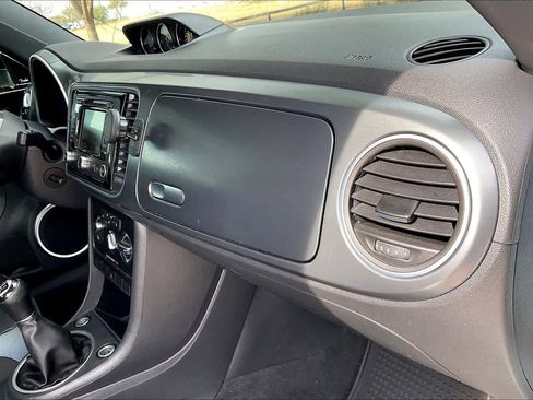 Used 2014 Volkswagen Beetle R-Line image 19