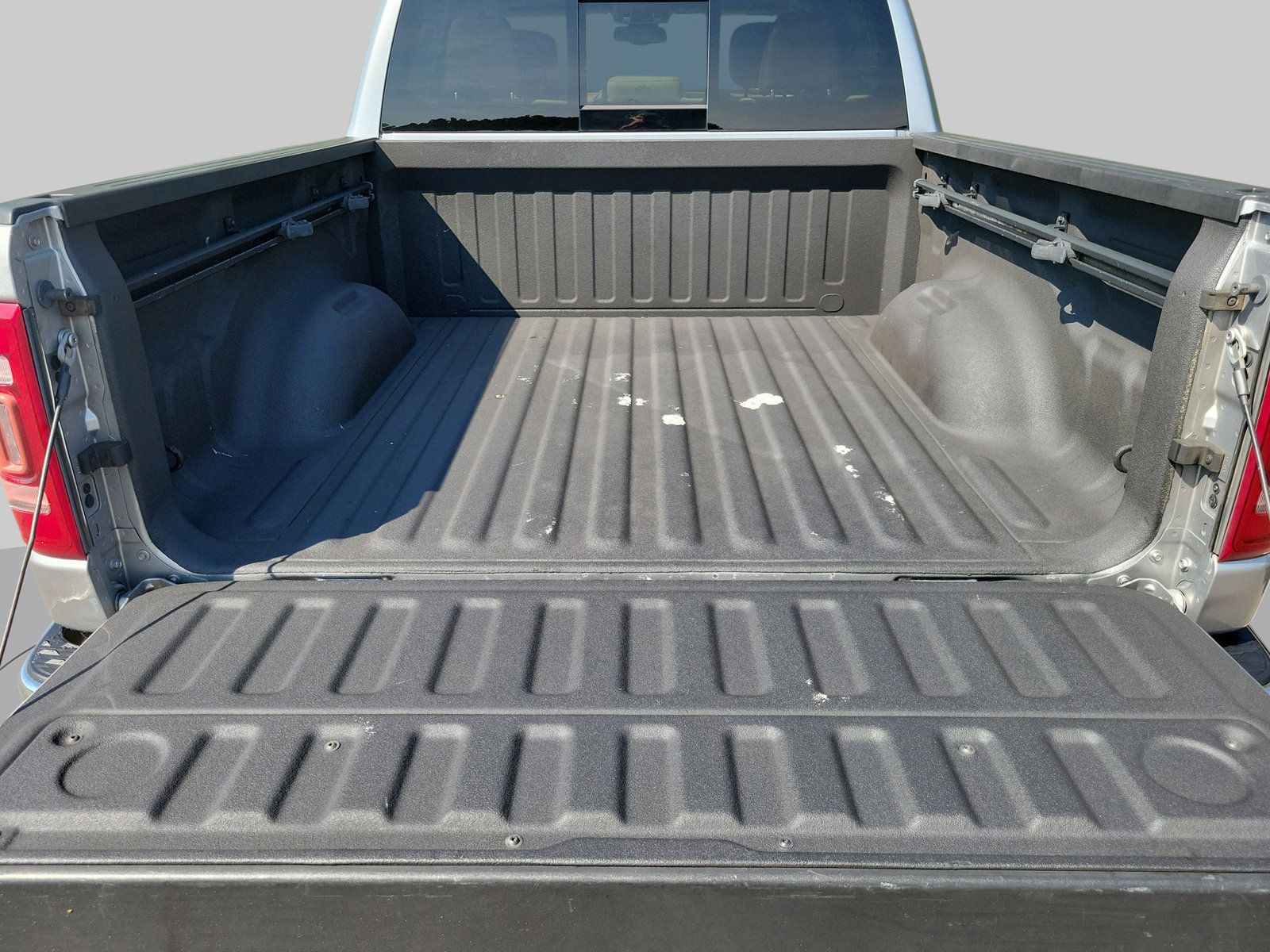Used 2019 RAM 1500 Laramie AWD/4WD image 31