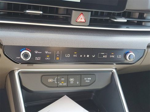 New 2026 Kia Carnival EX image 17