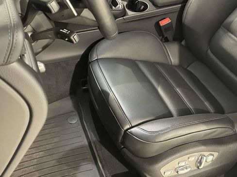Certified 2026 Porsche Macan Turbo AWD/4WD image 5