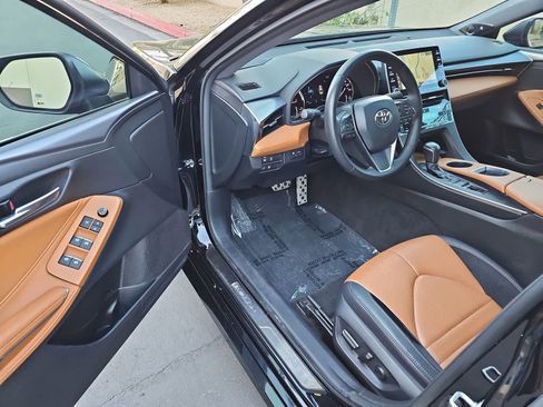 Used 2021 Toyota Avalon XSE image 10