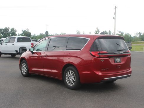Used 2025 Chrysler Pacifica Select FWD image 7
