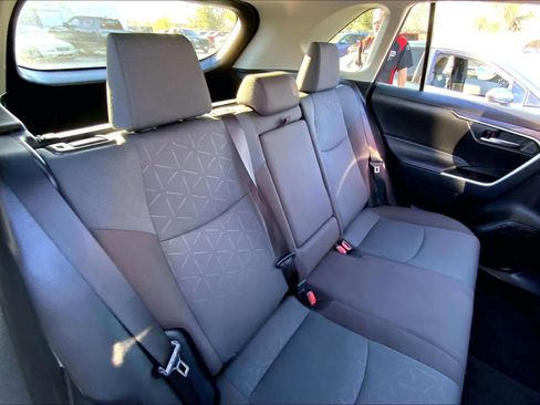 Used 2025 Toyota RAV4 XLE image 19