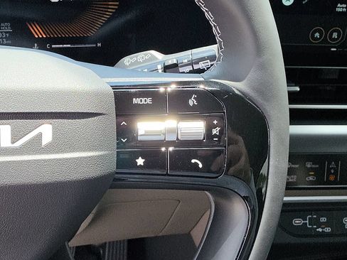 New 2027 Kia Carnival LX FWD image 31