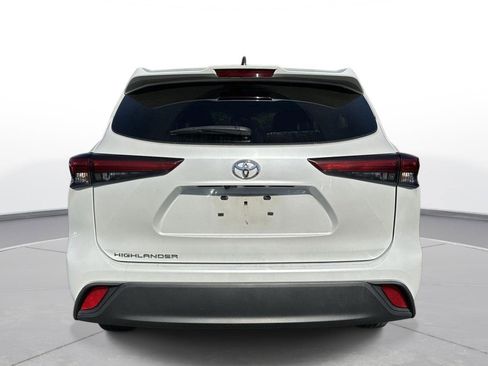 Used 2022 Toyota Highlander L image 7
