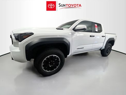 Used 2025 Toyota Tacoma TRD Off-Road w/ TRD Off Road Upgrade Package AWD/4WD image 9
