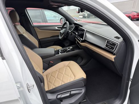 New 2026 Volkswagen Atlas Cross Sport SE AWD/4WD image 25