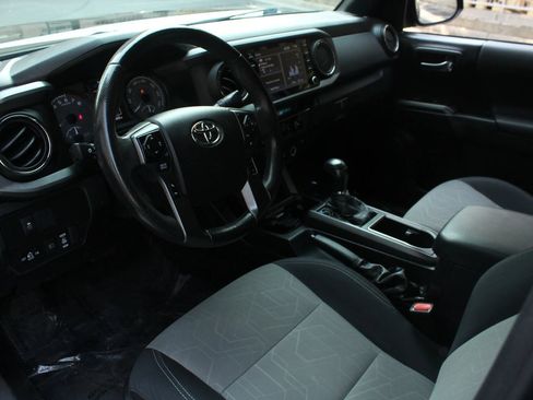 Used 2021 Toyota Tacoma TRD Off-Road w/ Technology Package AWD/4WD image 13