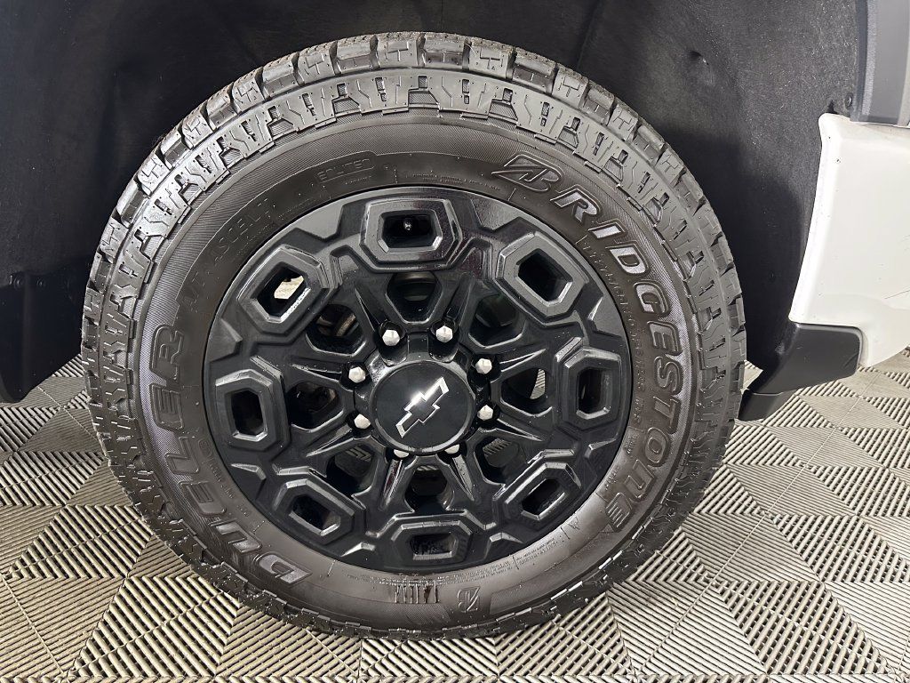 Used 2024 Chevrolet Silverado 2500 LTZ w/ LTZ Plus Package AWD/4WD image 34