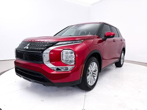 Used 2024 Mitsubishi Outlander ES image 13