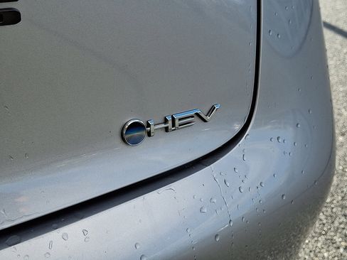 Used 2024 Toyota Prius LE image 9