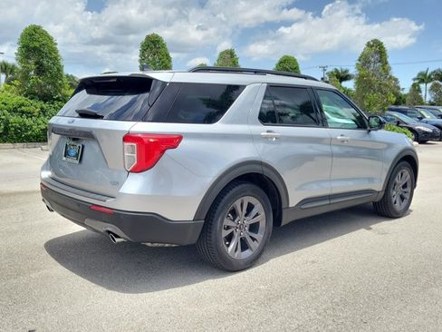 Certified 2022 Ford Explorer XLT w/ Equipment Group 202A RWD image 7