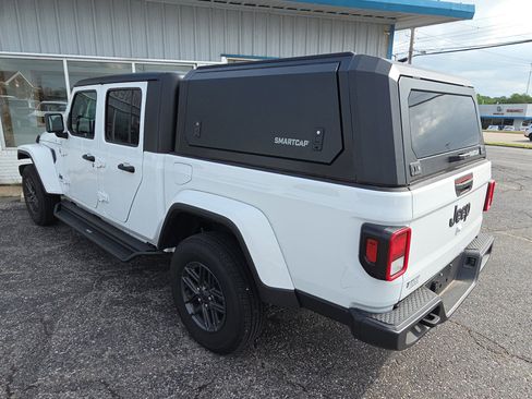 Used 2025 Jeep Gladiator Sport AWD/4WD image 4