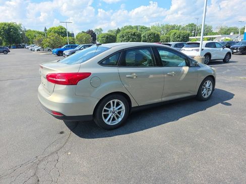 Used 2015 Ford Focus SE FWD image 8