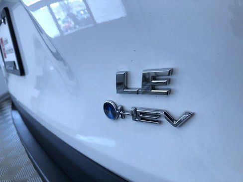 Certified 2025 Toyota RAV4 LE AWD/4WD image 15