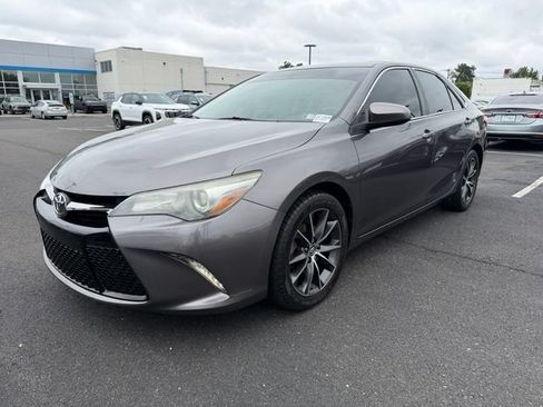 Used 2015 Toyota Camry XSE w/ Moonroof Package FWD image 3