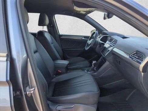 Used 2022 Volkswagen Tiguan SE R-Line FWD image 19