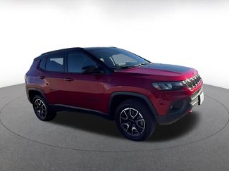Used 2025 Jeep Compass Trailhawk video 2