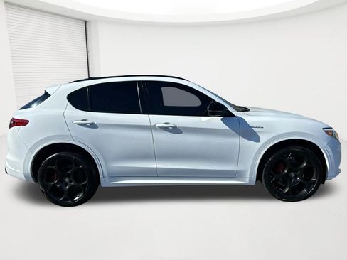 Used 2022 Alfa Romeo Stelvio Veloce AWD/4WD image 4