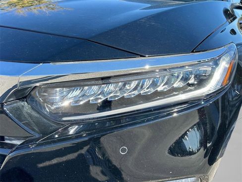 Used 2018 Honda Accord Touring image 17