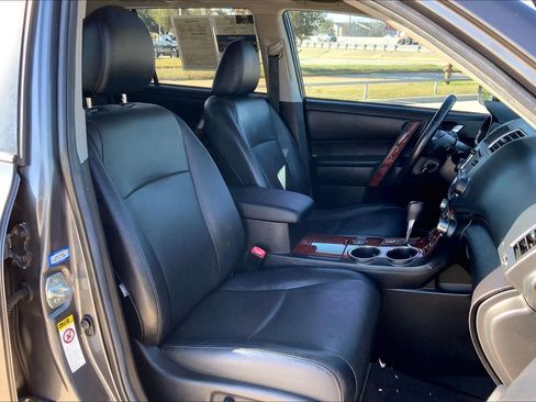 Used 2013 Toyota Highlander Limited image 9