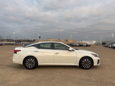 Used 2023 Nissan Altima 2.5 SV w/ SV Premium Package image 28