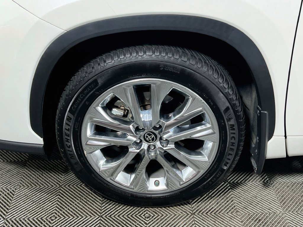 Certified 2021 Toyota Highlander Limited AWD/4WD image 33