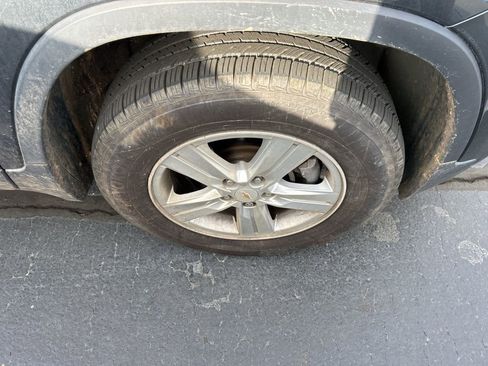 Used 2018 Chevrolet Trax LT w/ LT Convenience Package image 2