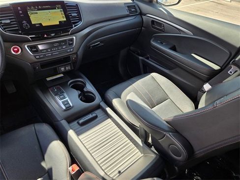 Certified 2023 Honda Passport TrailSport image 17