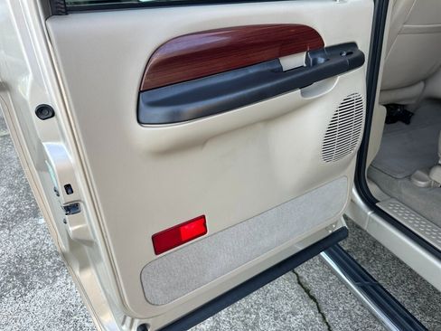 Used 2005 Ford Excursion Limited image 27