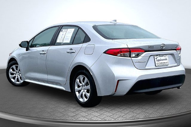 Used 2025 Toyota Corolla LE FWD image 4