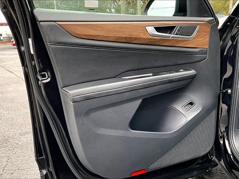 Used 2024 Volkswagen Atlas SE image 19