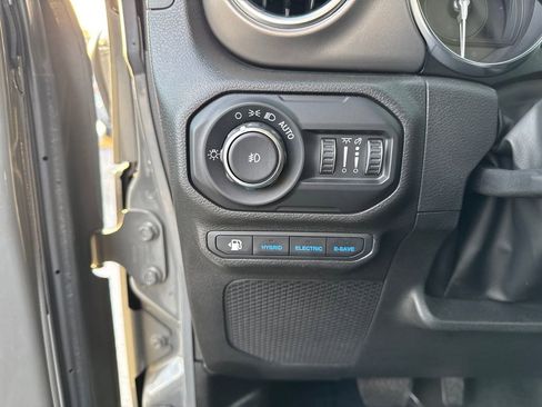 Used 2022 Jeep Wrangler Unlimited Rubicon 4xe image 12