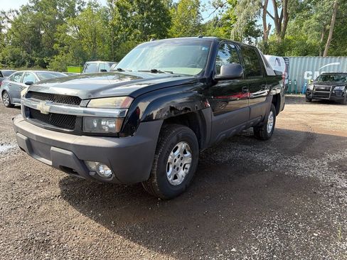Used 2003 Chevrolet Avalanche 4x4 w/ Suspension Package, Off-Road image 1