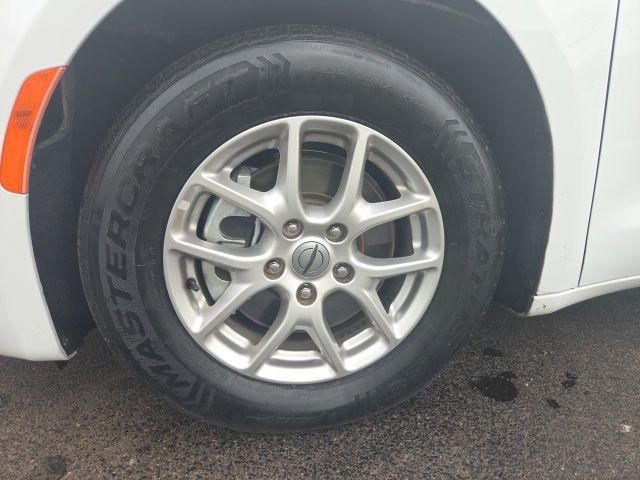 Used 2023 Chrysler Voyager LX FWD image 52