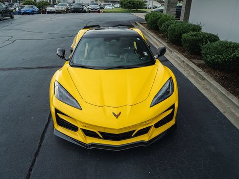 Used 2025 Chevrolet Corvette E-Ray AWD/4WD image 8