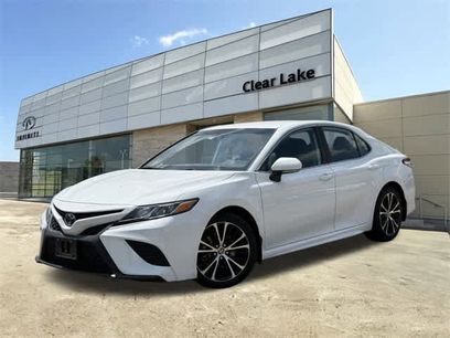 Used 2020 Toyota Camry SE w/ Cold Weather Package