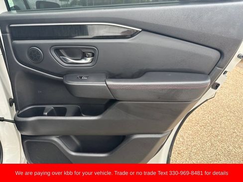 Used 2025 Honda Pilot Black Edition image 33