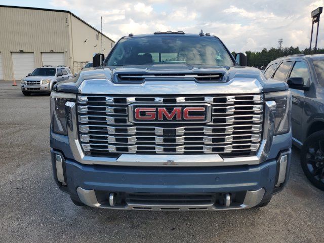 Used 2025 GMC Sierra 2500 Denali w/ Denali Reserve Package AWD/4WD image 2