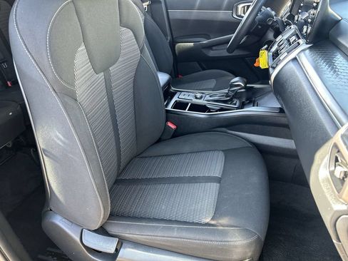 Used 2022 Kia Sorento LX FWD image 8