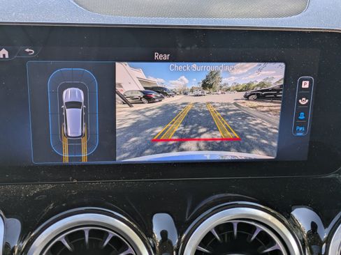 Used 2025 Mercedes-Benz GLB 250 image 20