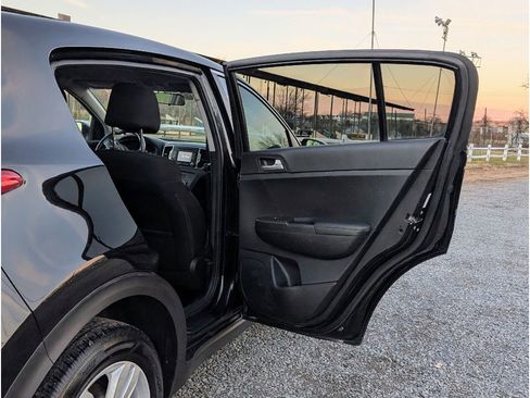 Used 2017 Kia Sportage LX image 12