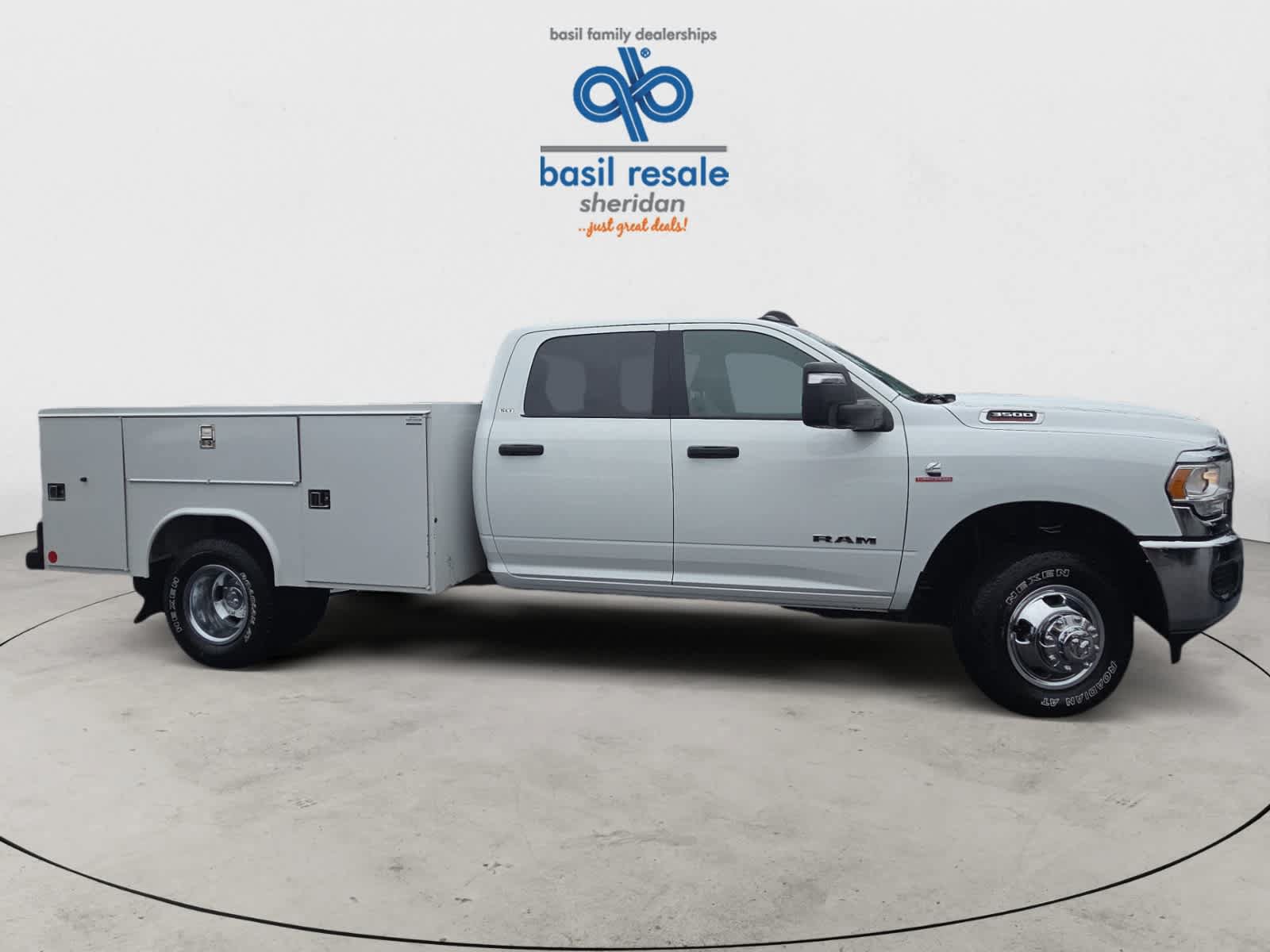 Used 2024 RAM 3500 SLT w/ Quick Order Package 2YG SLT AWD/4WD image 9