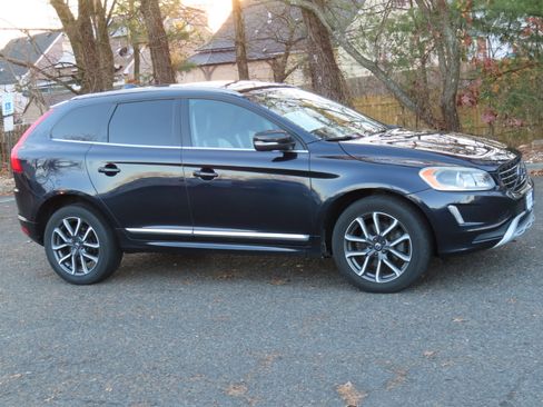 Used 2017 Volvo XC60 T6 Dynamic w/ Climate Package image 4