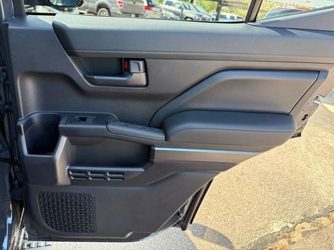 Used 2025 Toyota 4Runner TRD Off-Road image 32