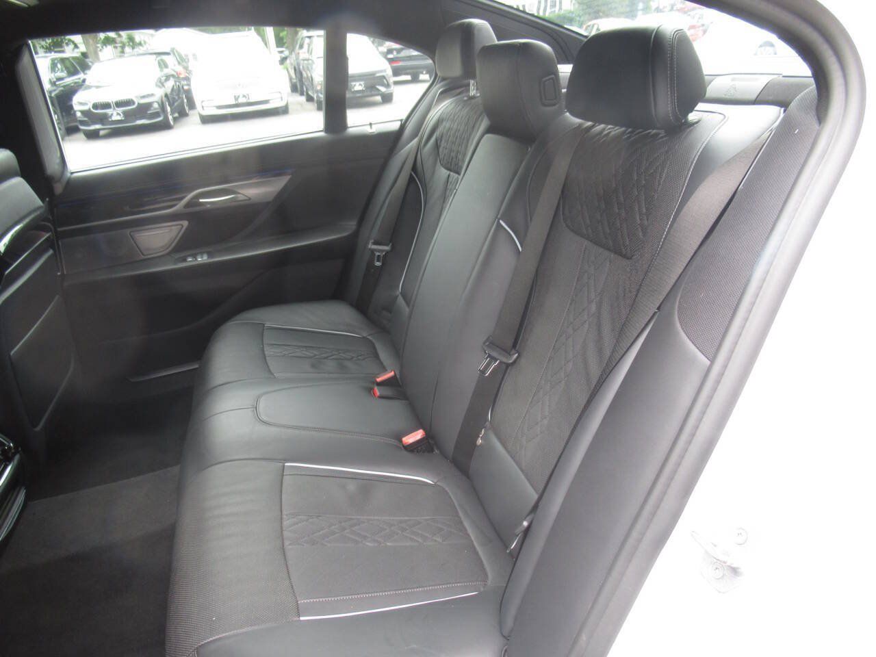Used 2021 BMW 750i xDrive w/ Executive Package AWD/4WD image 23