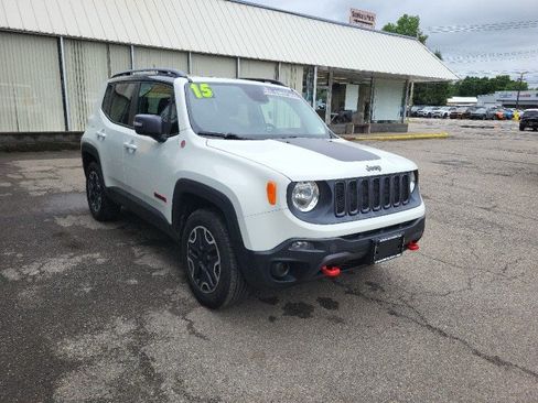Used 2015 Jeep Renegade Trailhawk w/ Popular Equipment Group AWD/4WD image 5