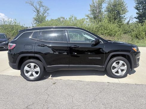 Used 2019 Jeep Compass Latitude w/ Popular Equipment Group AWD/4WD image 4
